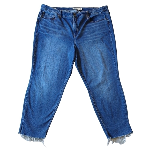 Torrid Boyfriend Crop Jeans Distressed Hem High Rise Medium Wash Modern Stretch - Picture 1 of 11